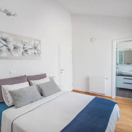 Nebo Ii Apartment *